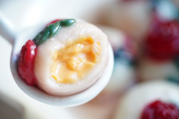 奶黄流心玫瑰汤圆