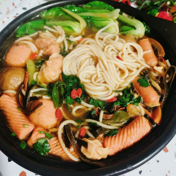 番茄味砂锅米线