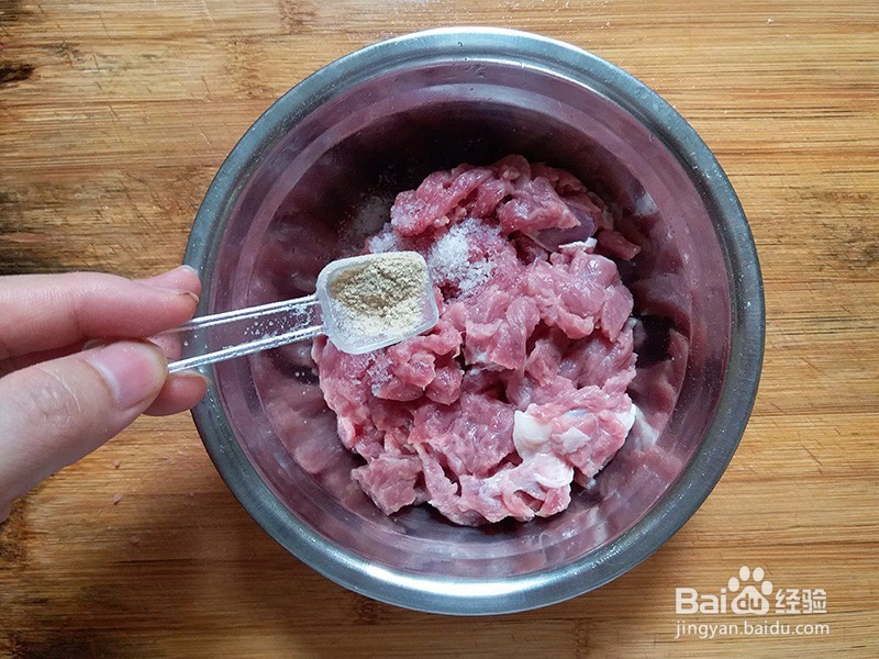 教你葱爆牛肉的做法，葱香味浓肉嫩，好吃又健康