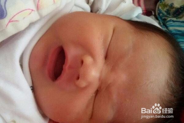 宝宝喝母乳老是呛到怎么办