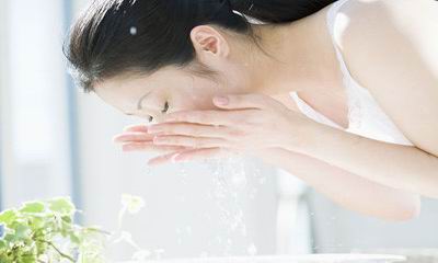 淘米水洗脸的方法作用分析