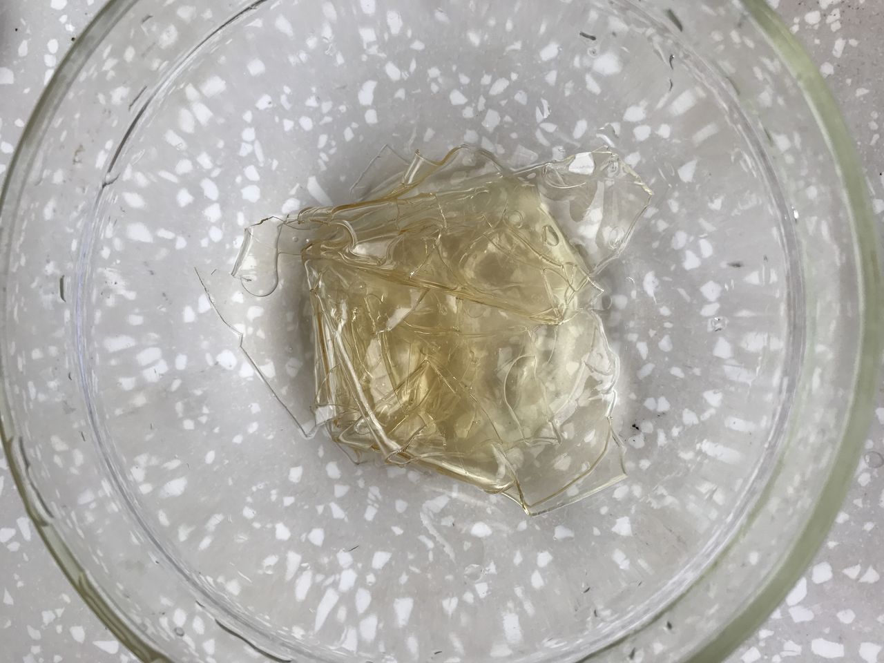 让我们一起学习草莓慕斯奶油蛋糕的做法吧