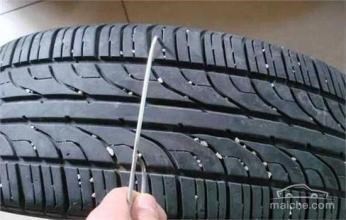 轮胎缝中的小石子到底要不要抠掉？