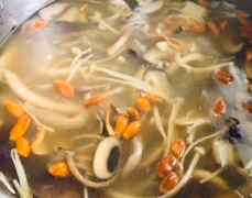 鲜到起飞的菌菇汤