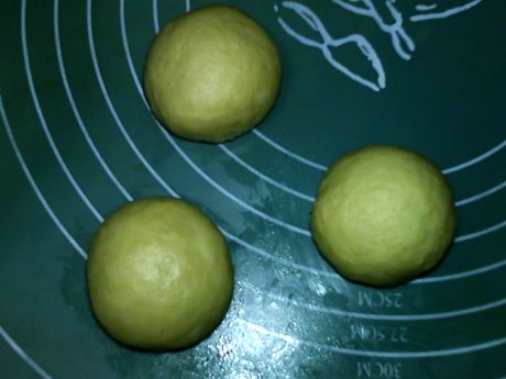 椰蓉淡奶油面包