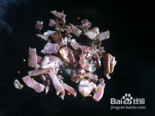 扑豆角炒腊肉的作法