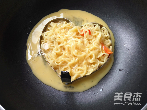 芝士蛋面饼的做法