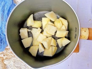 怎么做洛神花无花果金燕耳银耳汤