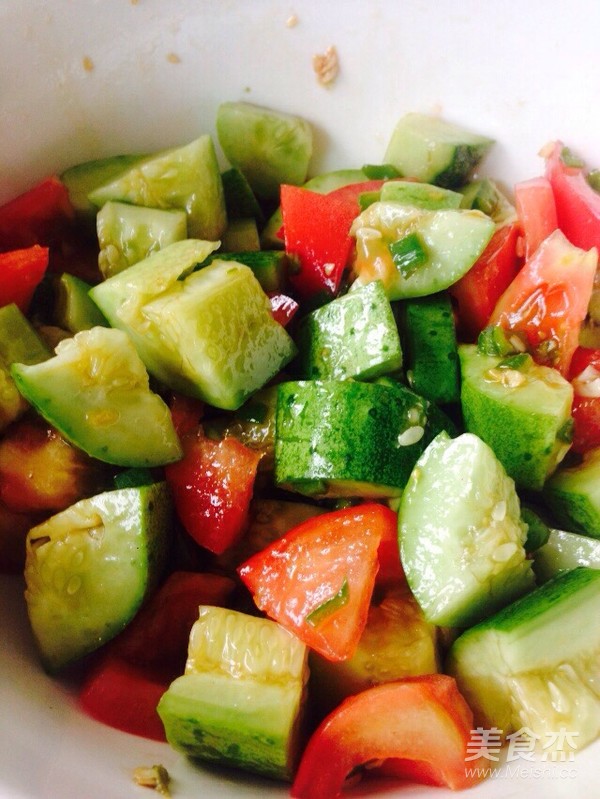 西红柿拌黄瓜