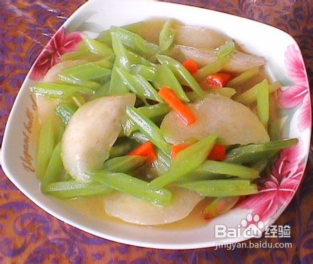 健康美食——西芹炒鸭梨的做法