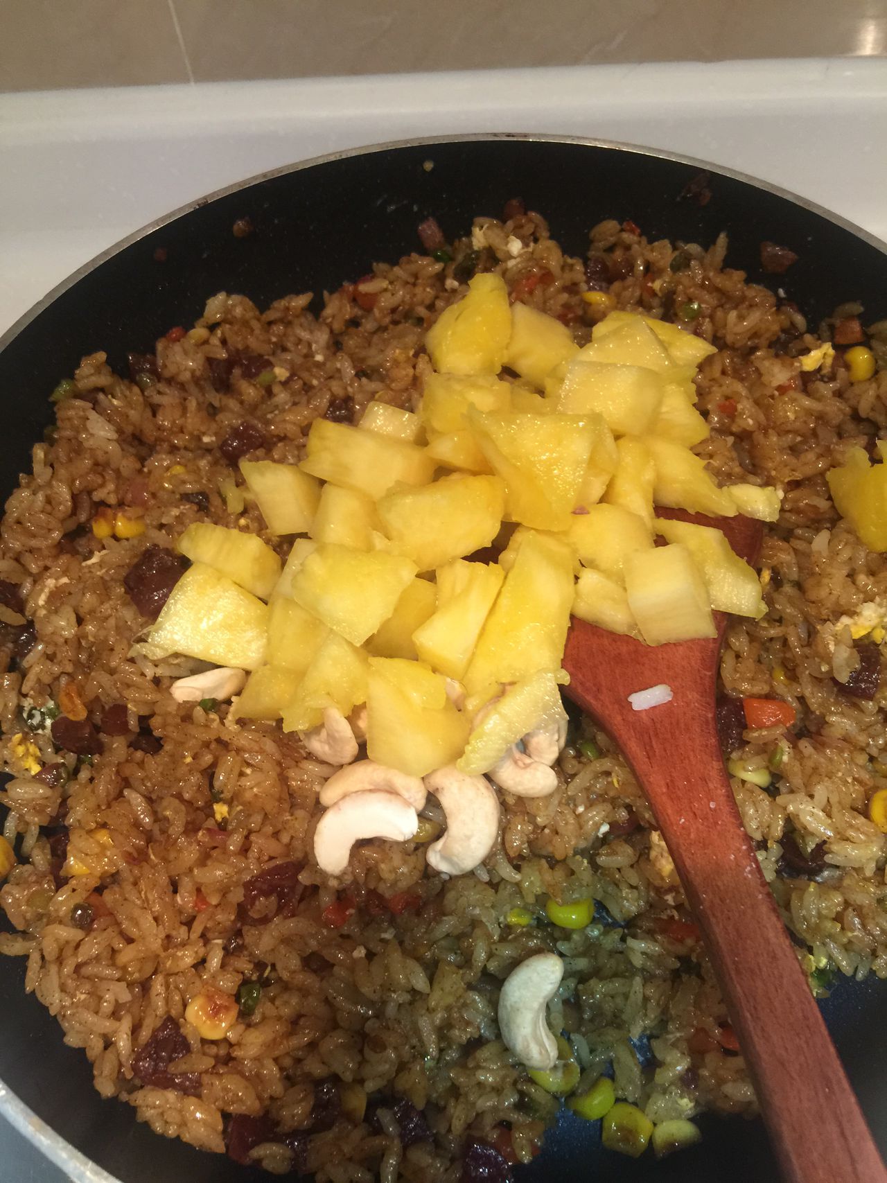 菠萝炒饭会给你这个夏天添加更多的姿色！