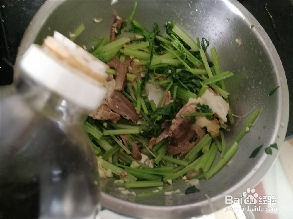 猪腿肉拌芹菜段