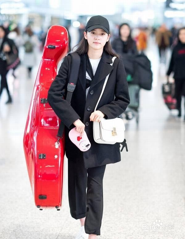 还在用西装配衬衫？你看穿破洞牛仔的宋茜同意吗