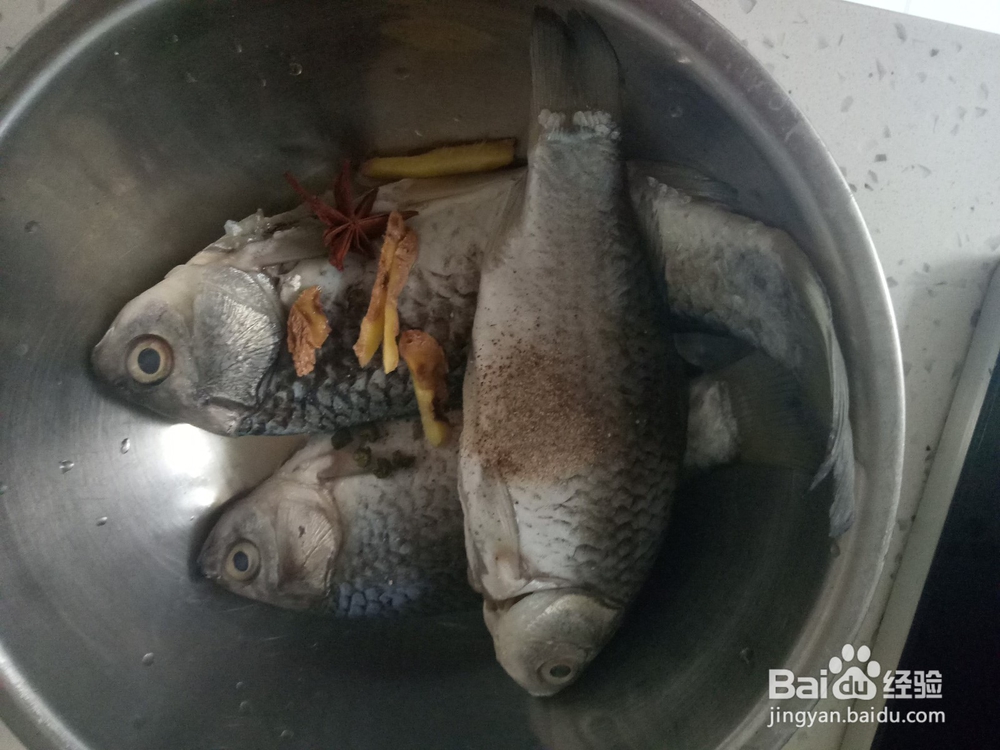 非常入味的家常干烧小鲫鱼做法