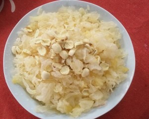 银耳莲子羹的做法