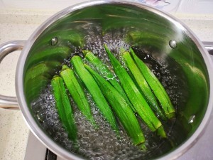 食补佳品适合减肥的秋葵胡萝卜厚烧蛋的做法