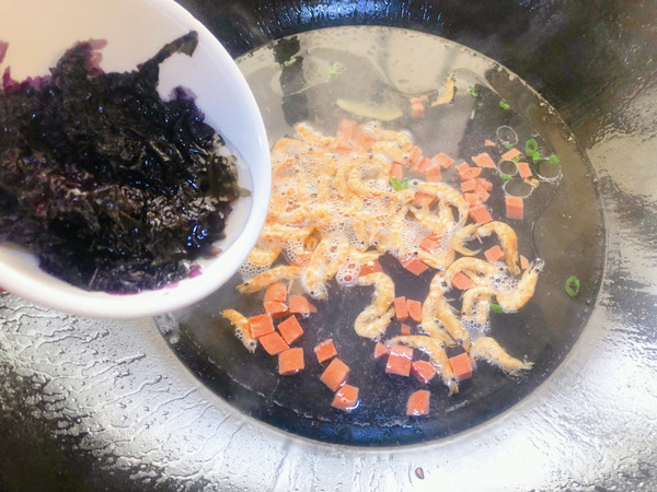 紫菜虾皮鸡蛋汤