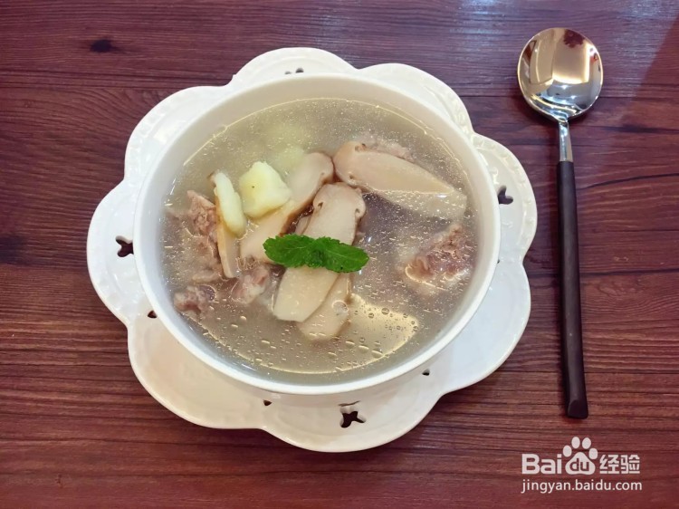 新鲜松茸排骨汤的做法