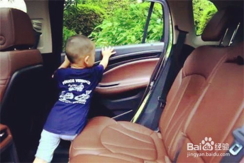 下车时如何不把孩子遗忘在车上