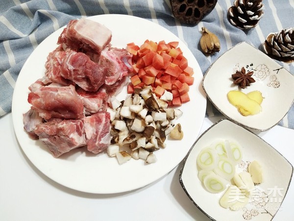 电饭煲蔬菜排骨焖饭