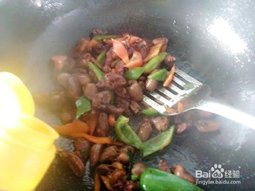 双椒炒鸡心的做法