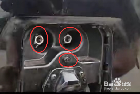 捷途旅行者备胎怎么拿取？