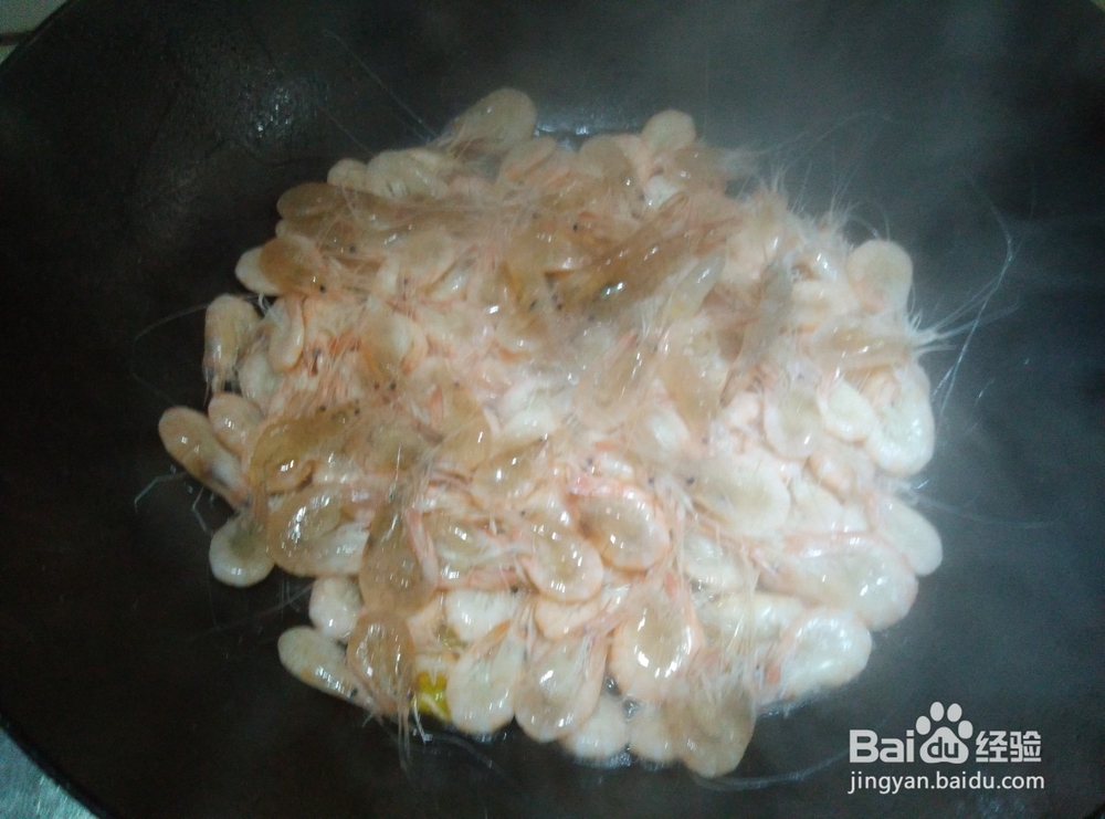 活白围虾炒芹菜简单又美味的做法
