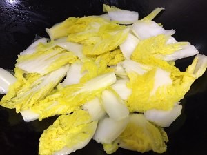 酸汤西红柿娃娃菜煎蛋的做法