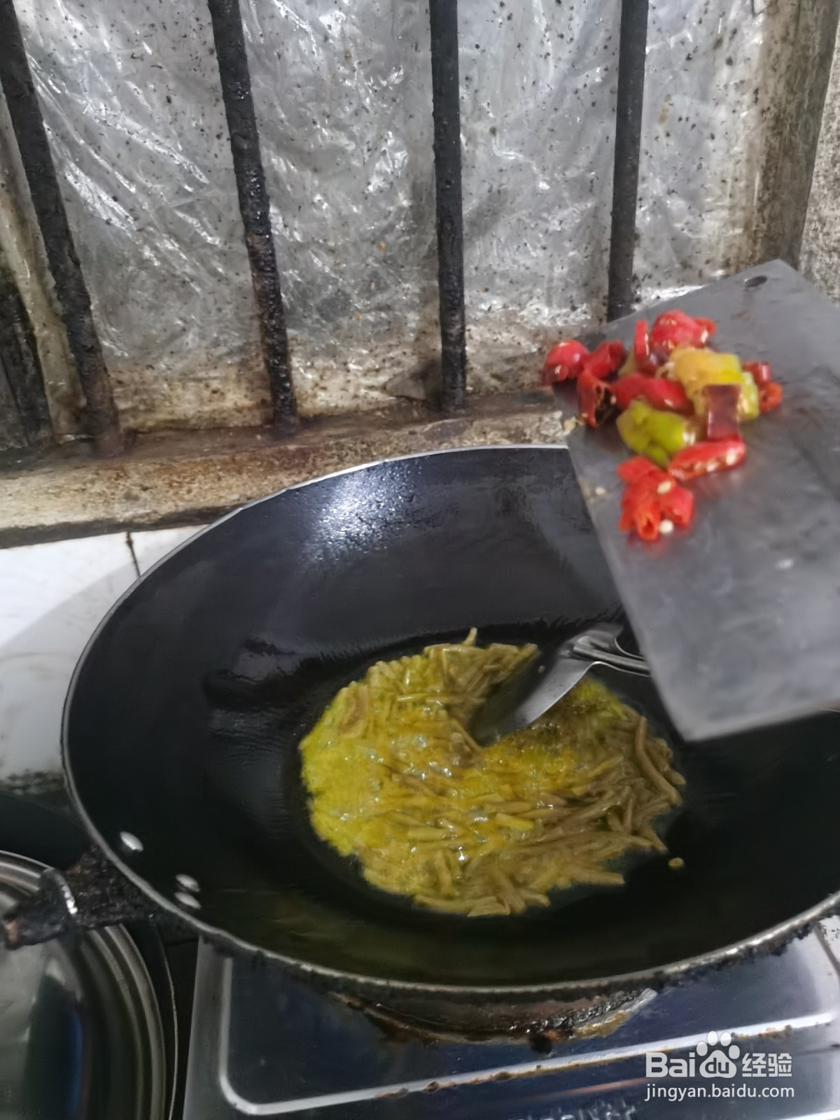 如何炒鸡内蛋和蛋肠?