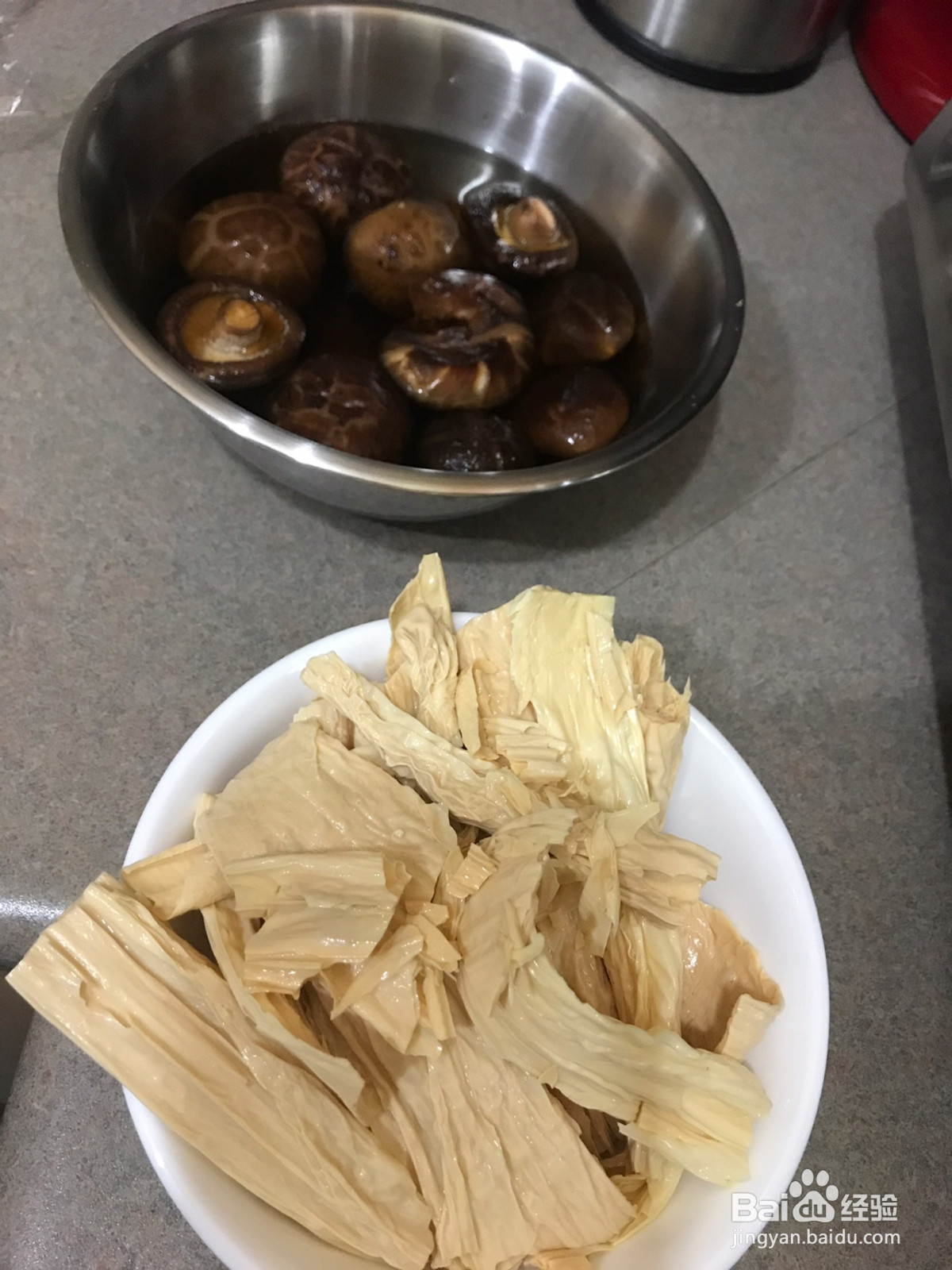 腐竹香菇羊腩煲的做法