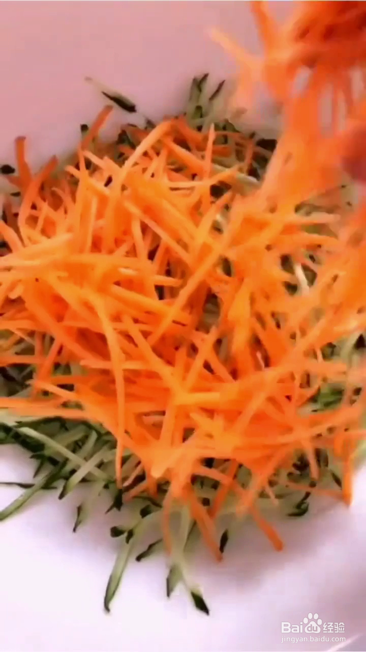 如何拌出好吃的黄瓜胡萝卜拉皮？