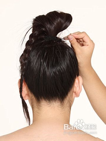 发型DIY：瞬小10岁！5步减龄丸子头