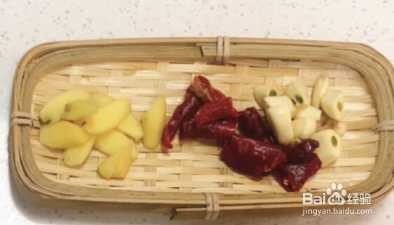 蒜苔炒鱿鱼教程