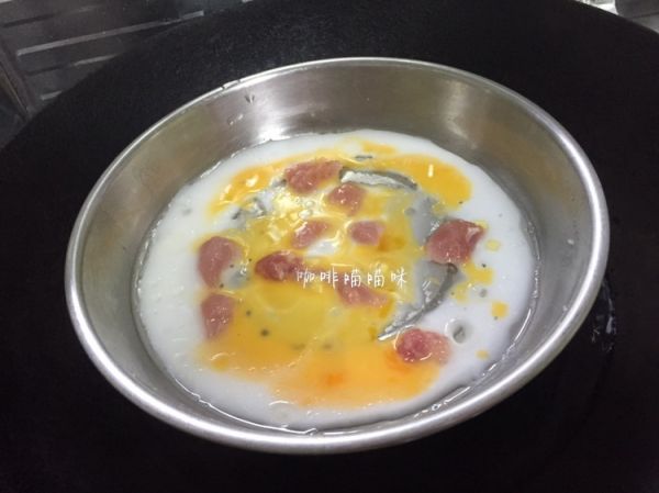 猪肉鸡蛋拉肠粉