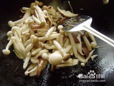 每日美食-芙蓉菌菇丝瓜汤的做法