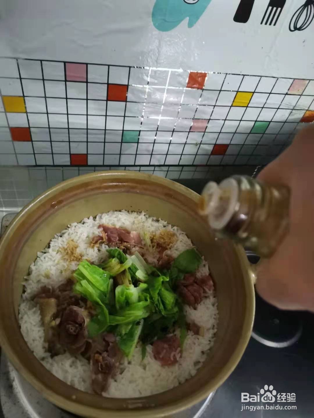 广式腊肠腊鸭腿煲仔饭做法
