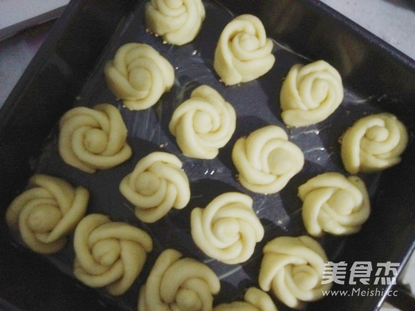 玫瑰花椰蓉面包