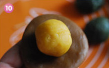 奶黄金枪鱼咖啡和抹茶冰皮月饼