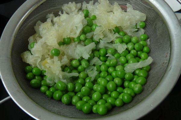 蟹籽银耳拌豌豆