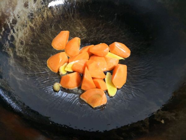 莲藕玉米花生山药汤