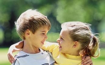 如何让孩子充满爱心，远离冷漠。