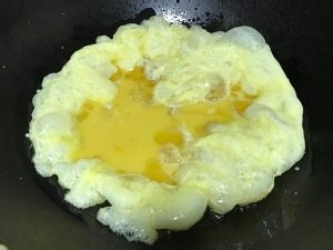 食补养生秋葵尖椒炒鸡蛋的做法