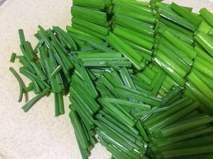 养生食补韭菜花炒鸡蛋的做法