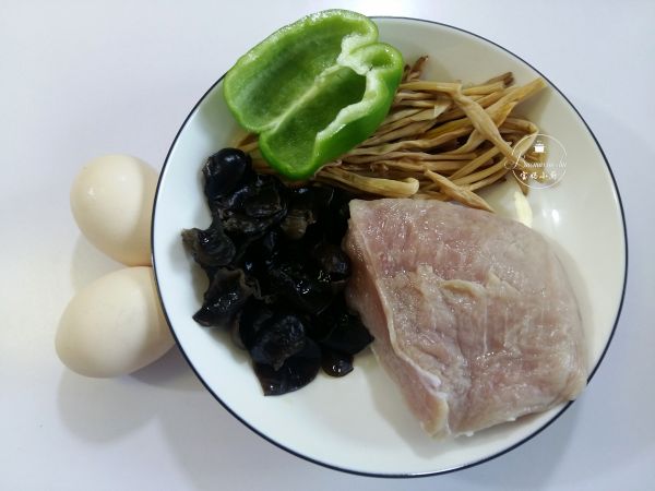 肉丝木耳炒黄花