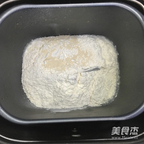 淡奶油花朵面包