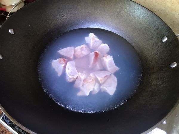 莲子芒果核煲瘦肉