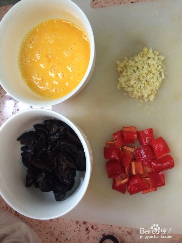 木耳炒鸡蛋的做法