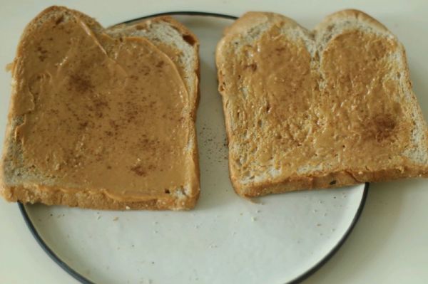 花生酱香蕉三明治