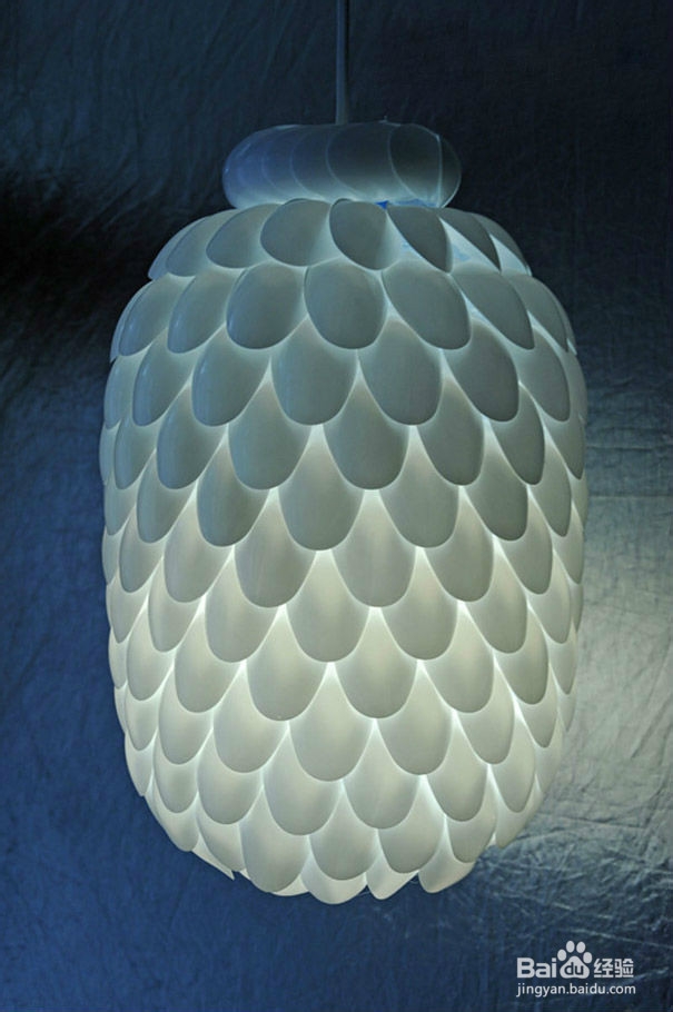 废弃饮料瓶变废为宝