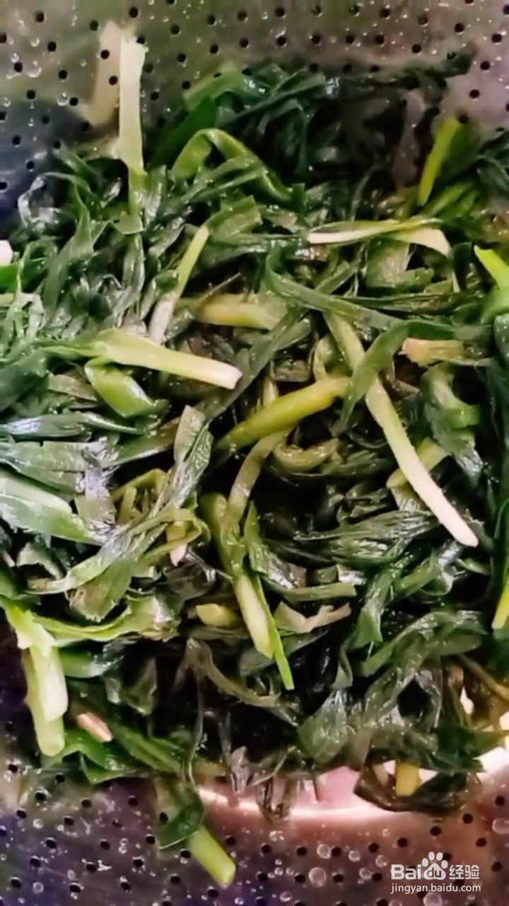如何自制美味好吃的凉拌韭菜